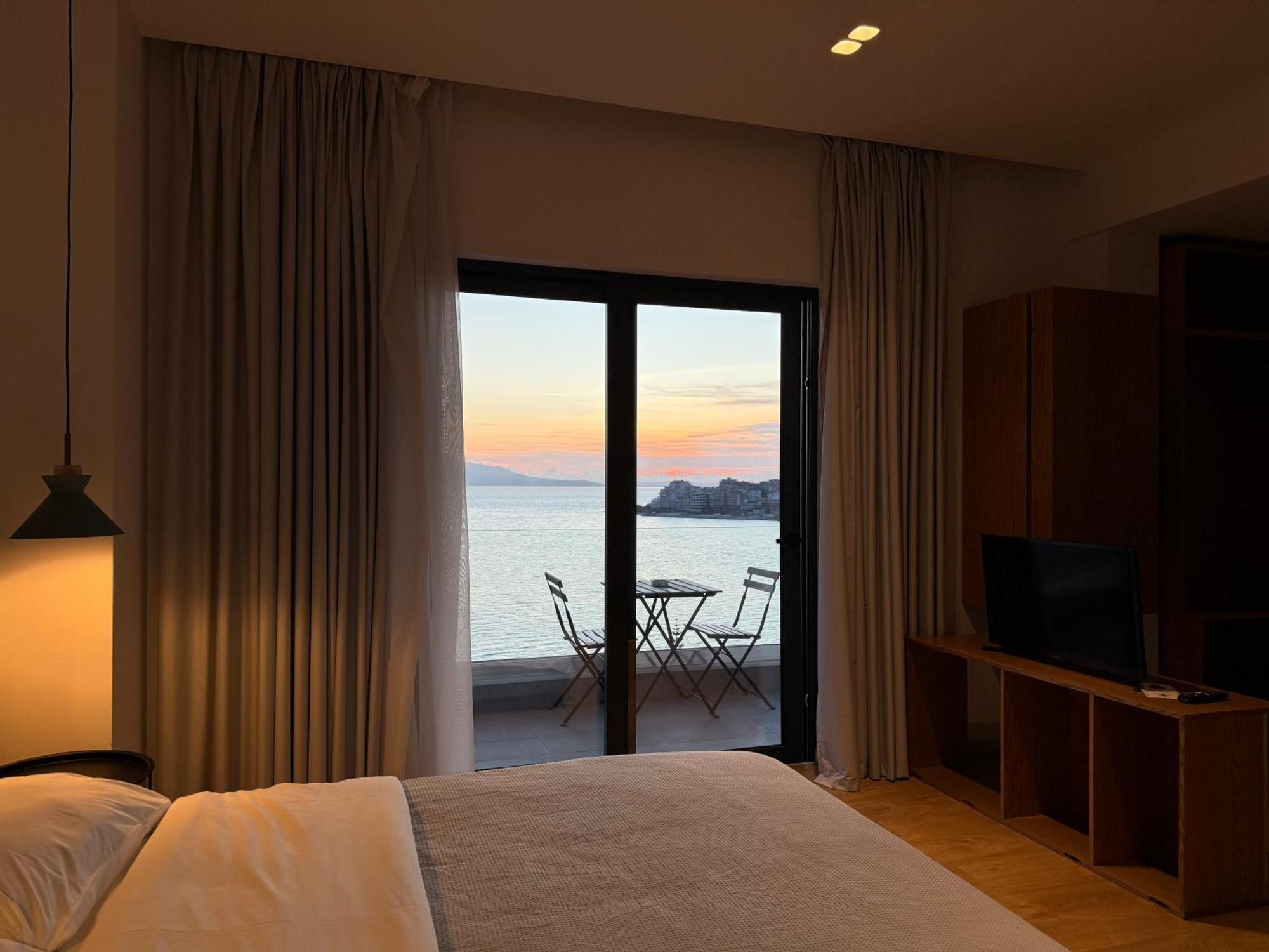 Hotel Kanes Sarandë Exterior foto